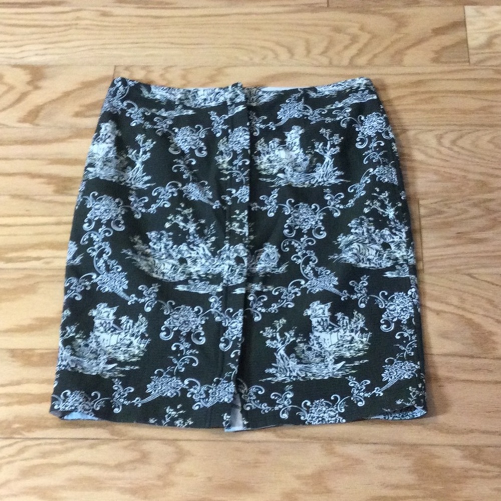 8 Worth New York Olive Green Printed Reversible Pencil Skirt